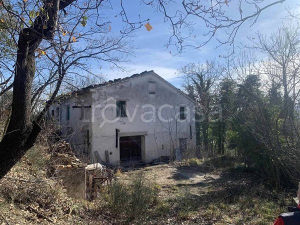 casa indipendente in vendita a Tolentino