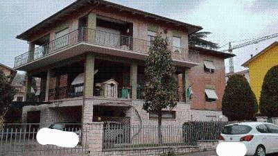 casa indipendente in vendita a Tolentino in zona Vaglie