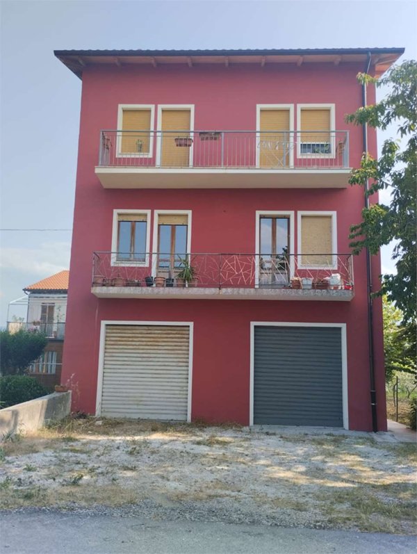appartamento in vendita a Tolentino in zona Paterno