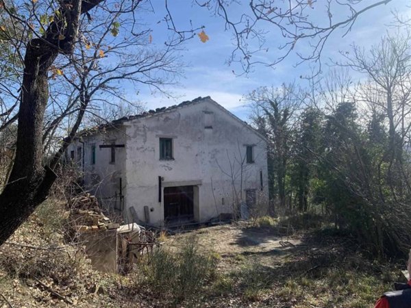 casa indipendente in vendita a Tolentino in zona Vaglie