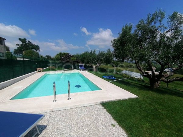 casa indipendente in vendita a Treia