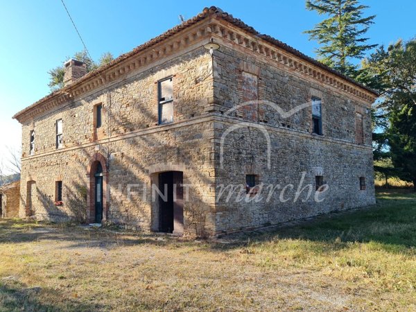 casa indipendente in vendita a Treia