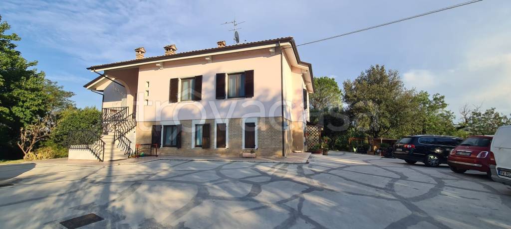 casa indipendente in vendita a Treia in zona Passo di Treia