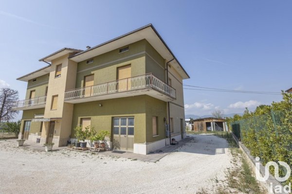 casa indipendente in vendita a Treia