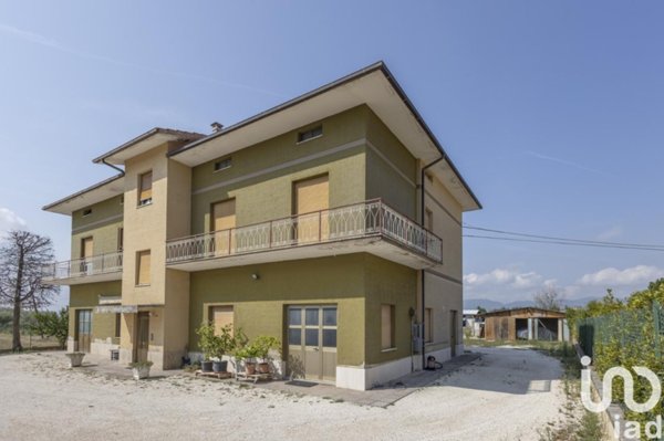 casa indipendente in vendita a Treia
