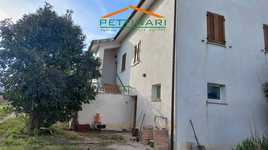 casa indipendente in vendita a Treia