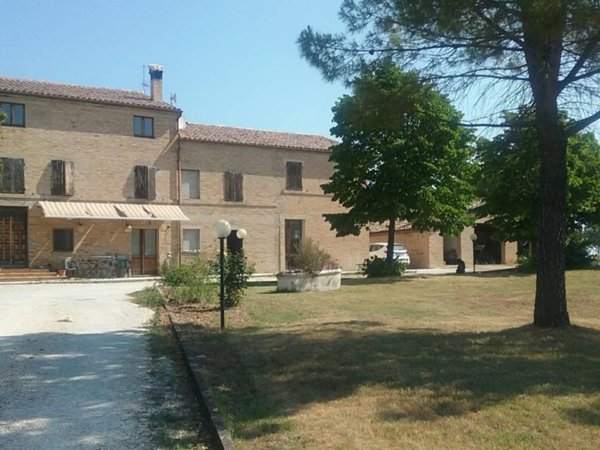casa indipendente in vendita a Treia