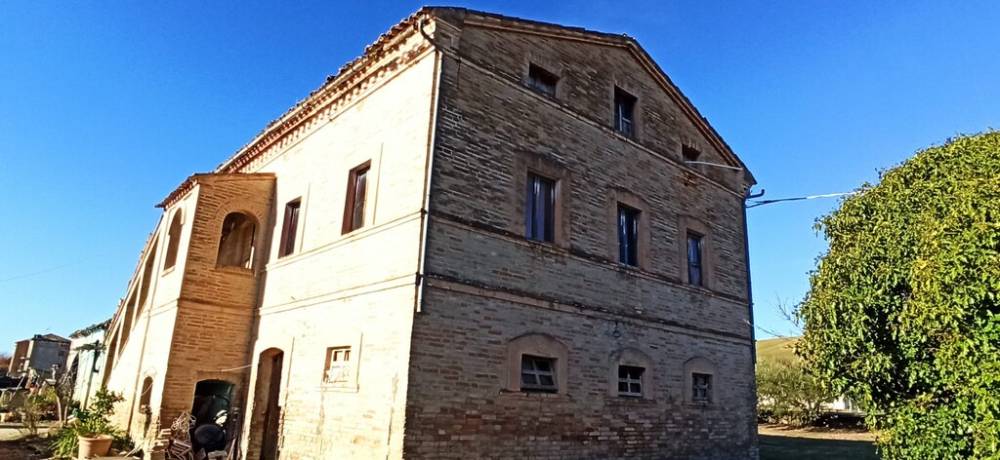 casa indipendente in vendita a Treia