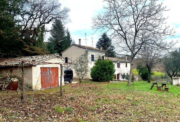 casa indipendente in vendita a Treia