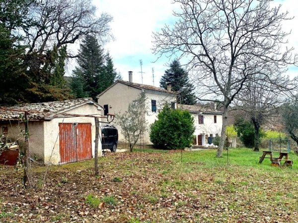 casa indipendente in vendita a Treia