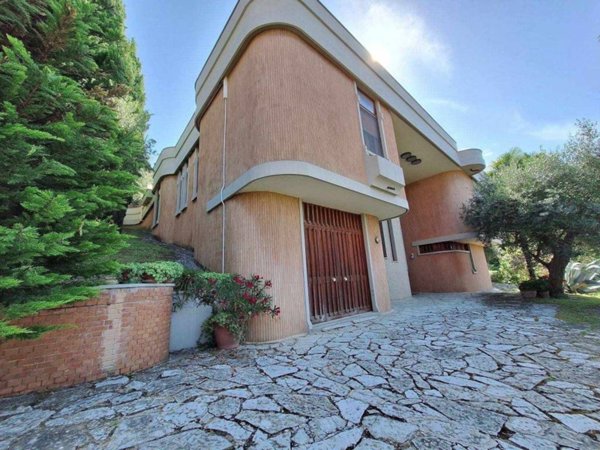 casa indipendente in vendita a Treia