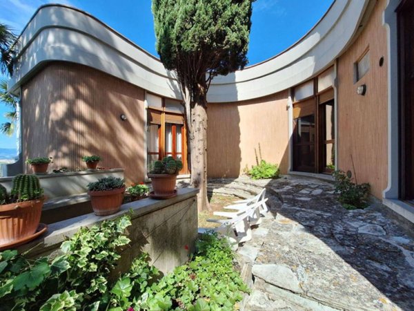 casa indipendente in vendita a Treia