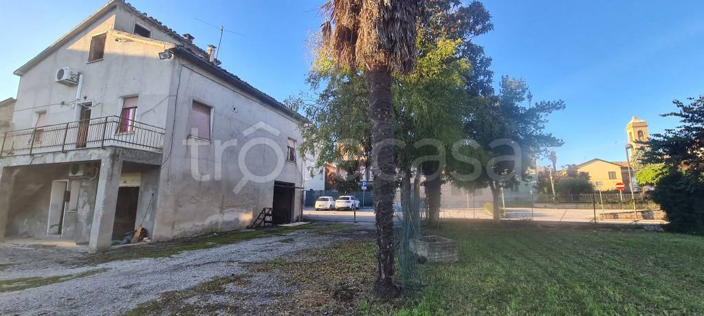 casa indipendente in vendita a Treia in zona Passo di Treia