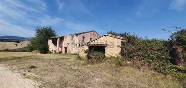 quadrivano in vendita a Treia