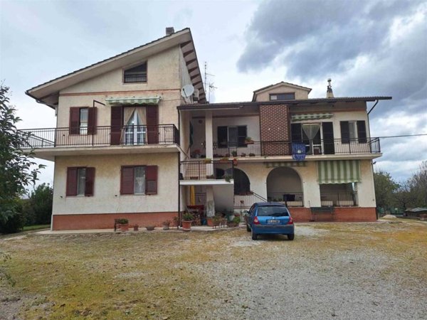 casa indipendente in vendita a Treia