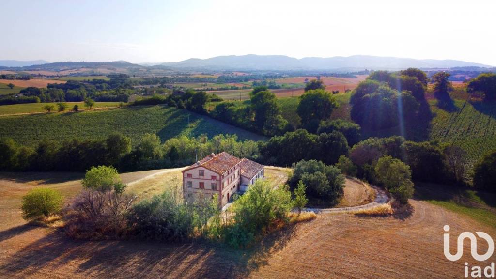 casa indipendente in vendita a Treia
