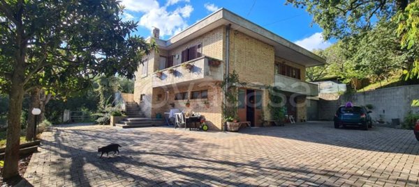 casa indipendente in vendita a Treia