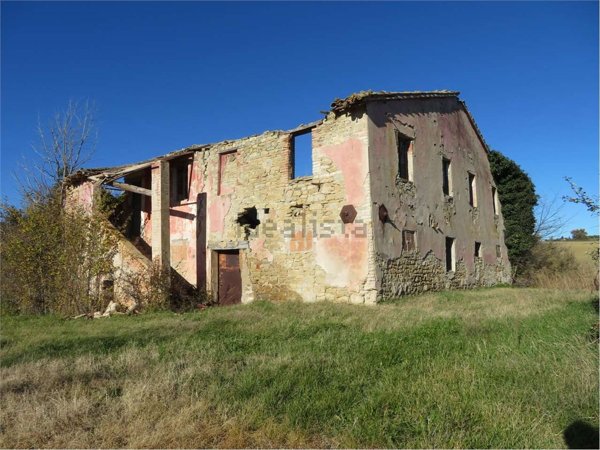 casa indipendente in vendita a Treia