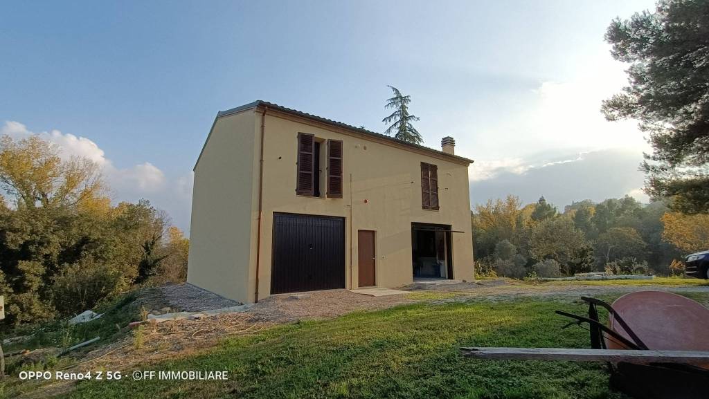 casa indipendente in vendita a Treia