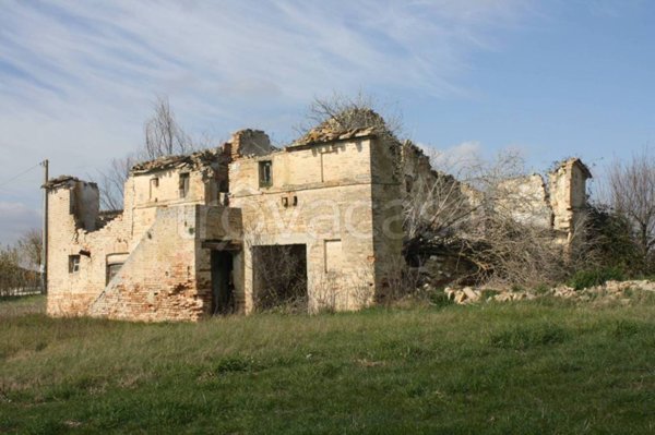 casa indipendente in vendita a Treia