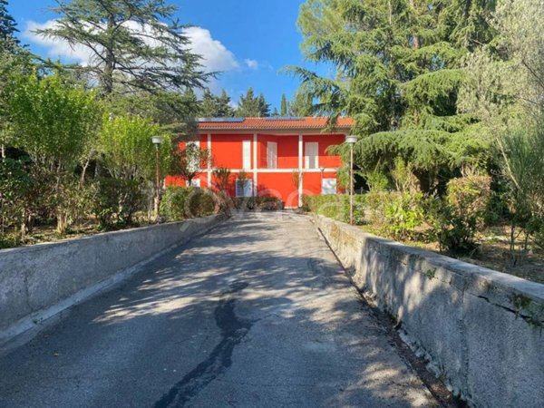 casa indipendente in vendita a Treia