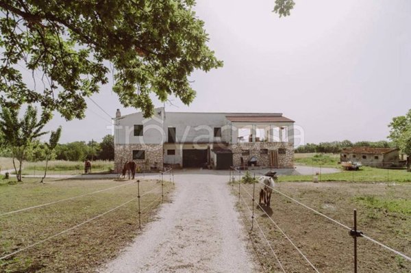 casa indipendente in vendita a Treia