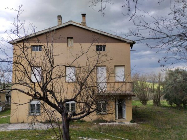 casa indipendente in vendita a Treia