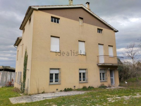 casa indipendente in vendita a Treia