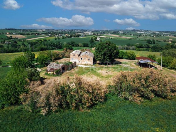 casa indipendente in vendita a Treia