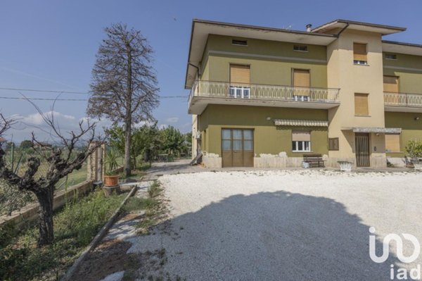 casa indipendente in vendita a Treia
