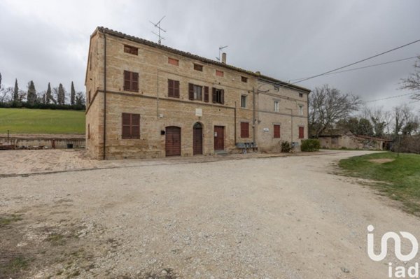 casa indipendente in vendita a Treia
