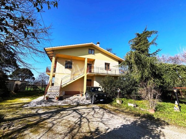 casa indipendente in vendita a Treia