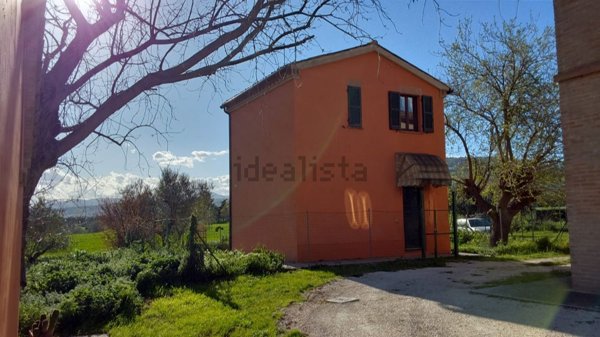 casa indipendente in vendita a Treia in zona Passo di Treia