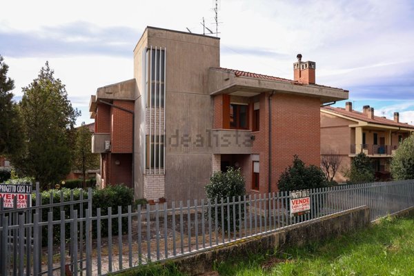 casa indipendente in vendita a Treia