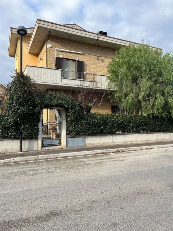 casa indipendente in vendita a Treia in zona Passo di Treia