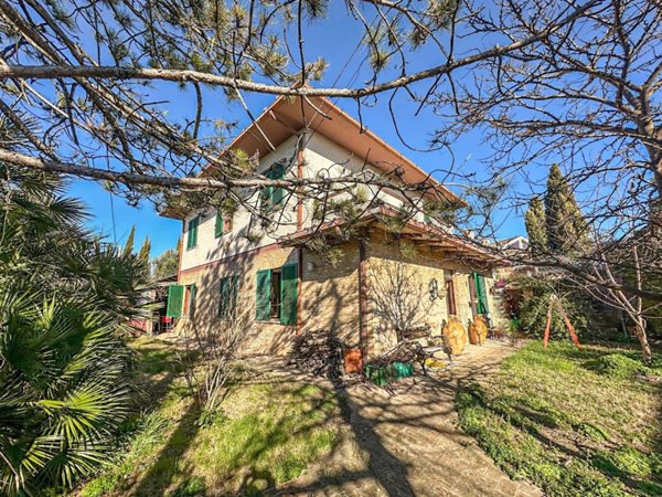 casa indipendente in vendita a Treia