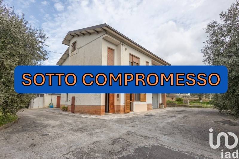 casa indipendente in vendita a Treia