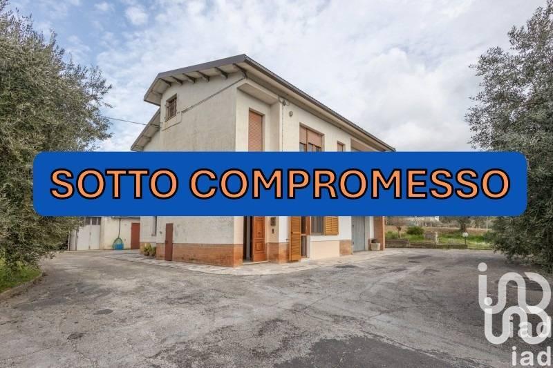 casa indipendente in vendita a Treia