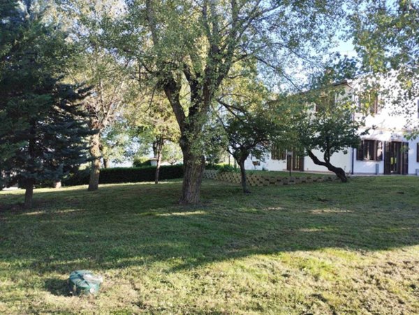 casa indipendente in vendita a Treia