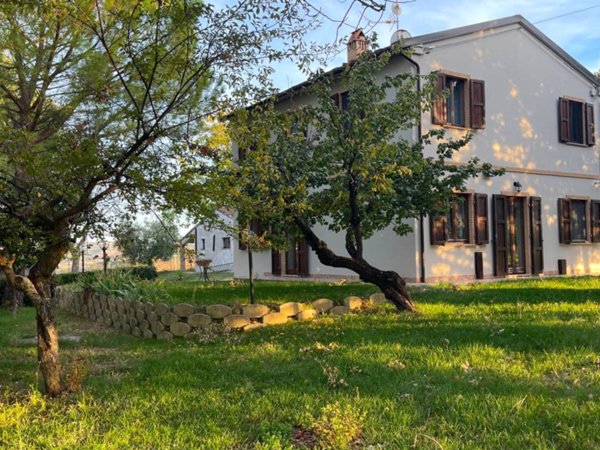 casa indipendente in vendita a Treia