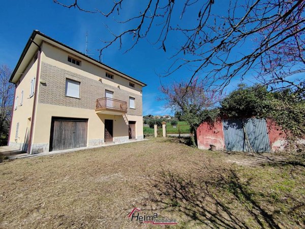 casa indipendente in vendita a Treia