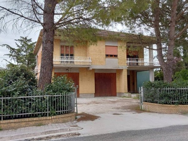 casa indipendente in vendita a Treia in zona Chiesanuova