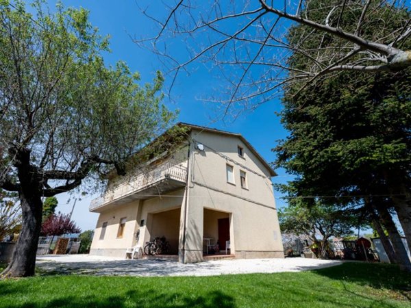 casa indipendente in vendita a Treia