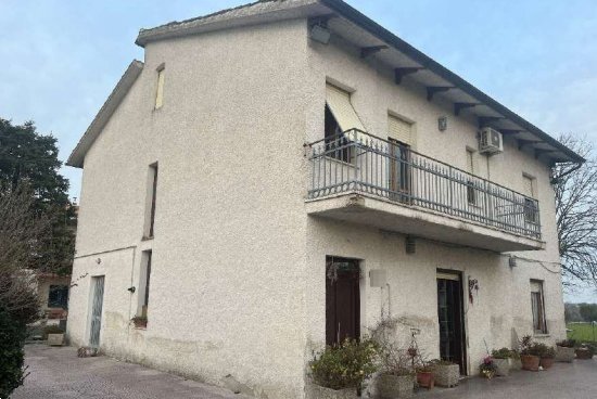 appartamento in vendita a Treia in zona Chiesanuova