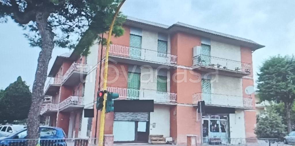 appartamento in vendita a Treia in zona Passo di Treia