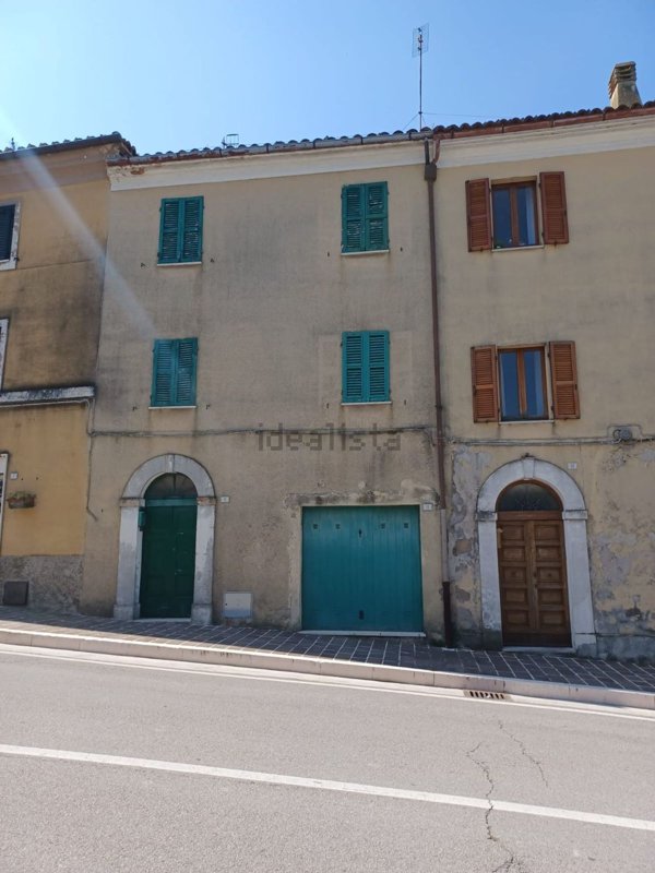 pentavano in vendita a Treia