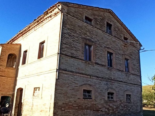 casa indipendente in vendita a Treia