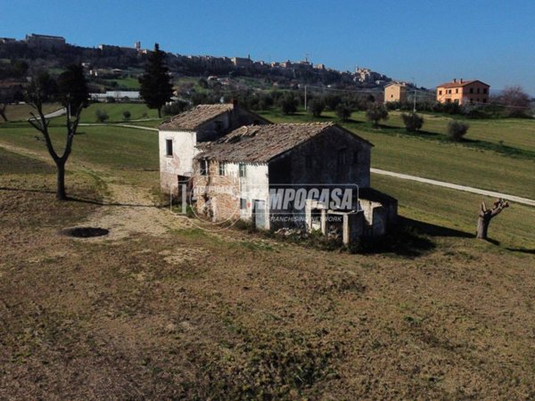 casa indipendente in vendita a Treia