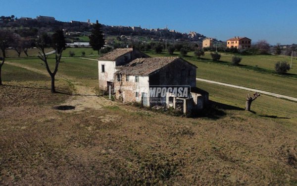 casa indipendente in vendita a Treia
