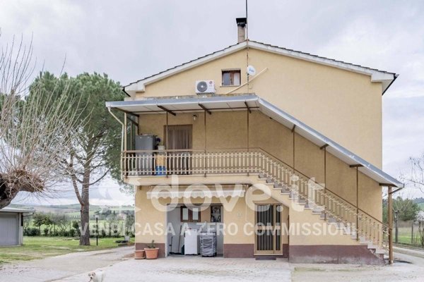 casa indipendente in vendita a Treia
